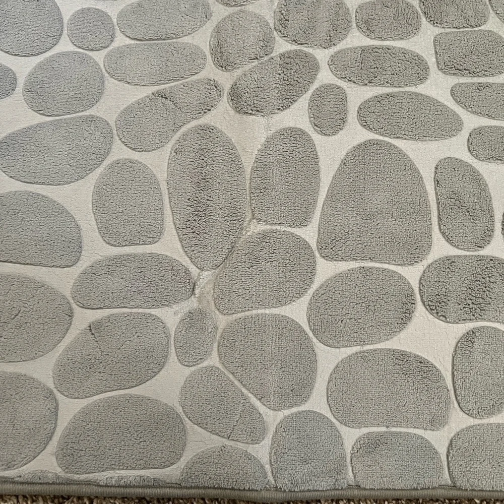 NEW BATHROOM RUG GREY COLOR